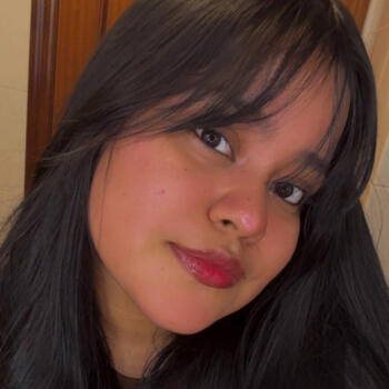 Canguro en Zaragoza: Emelee Samantha
