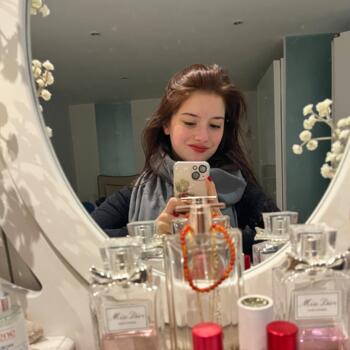 Babysitter in Saint-Genis-Pouilly: Claire