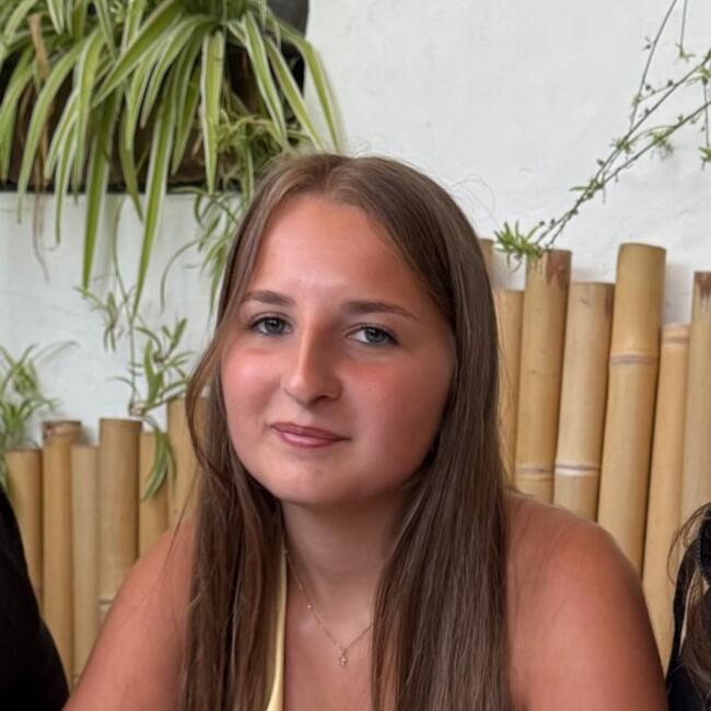 Babysitter in Saint-Arnoult-en-Yvelines: Manon