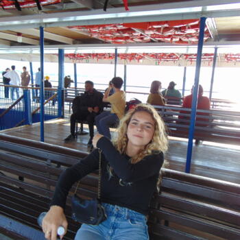 Babysitter in Cannes: Nina