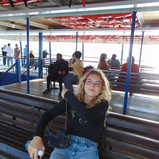 Babysitter in Cannes: Nina