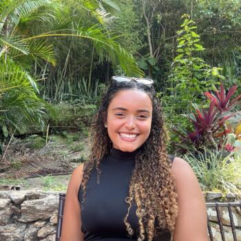 Babysitter in Niterói: Ester