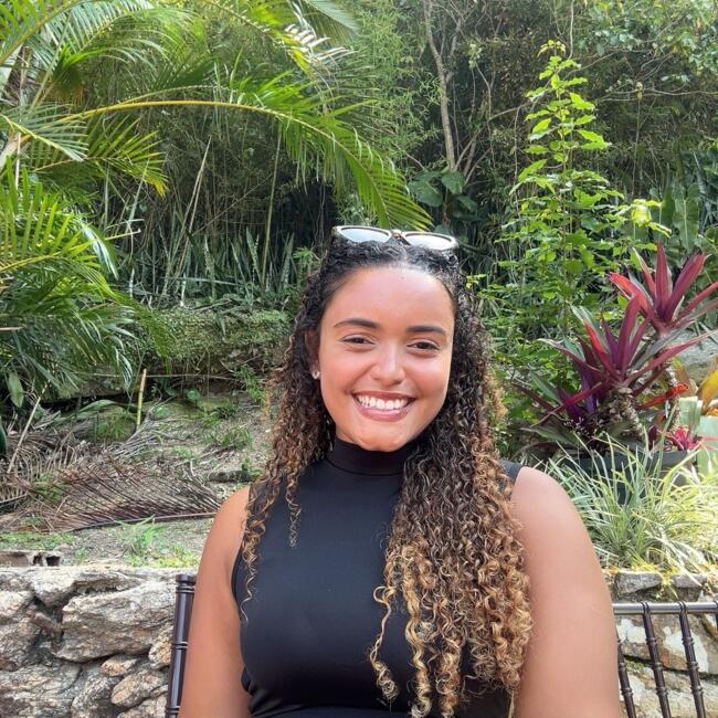 Babysitter in Niterói: Ester