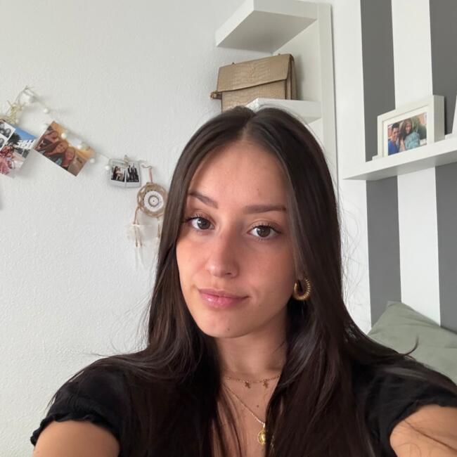 Babysitter in Seville: Claudia