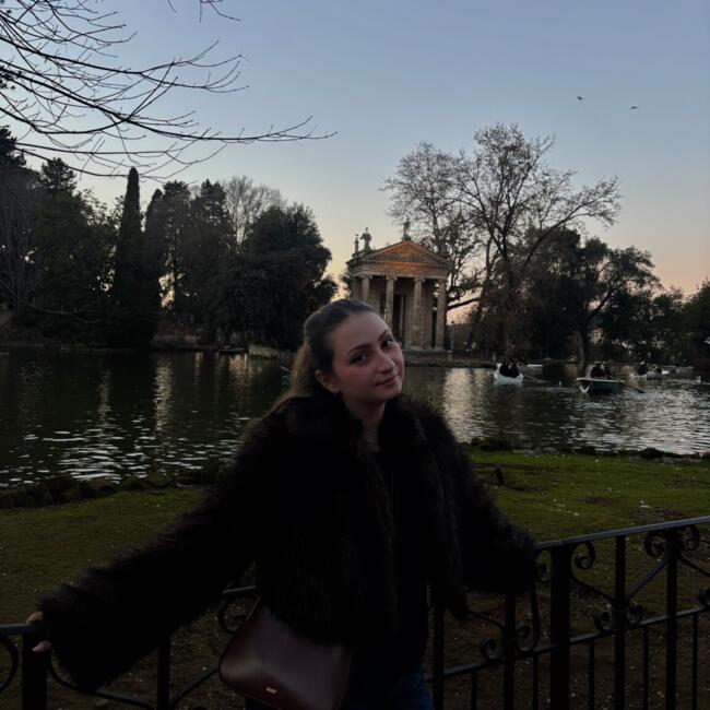 Babysitter in Linas: Claudia