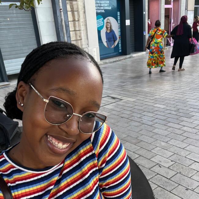Babysitter in Dijon: Linette Njeri