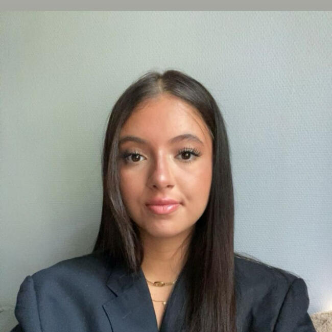 Babysitter in Toulouse: Aya