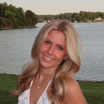 Babysitter in Leesburg: Lauren