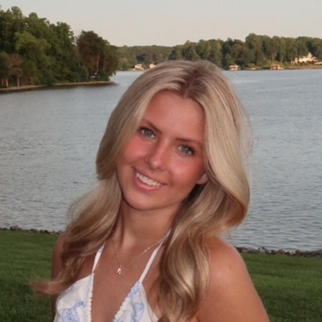 Babysitter in Leesburg: Lauren