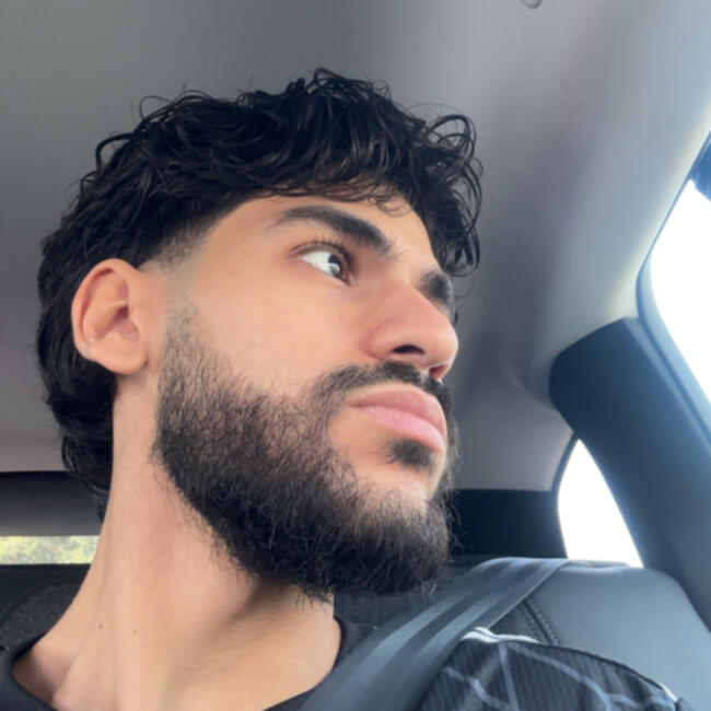 Babysitter in Almada: Yassine