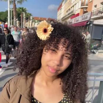 Babysitter in Saint-Raphaël: Aya