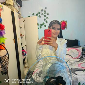 Babysitter in Nigel: Taryn