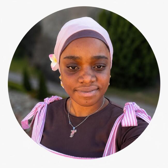 Babysitter in Angers: Mounia