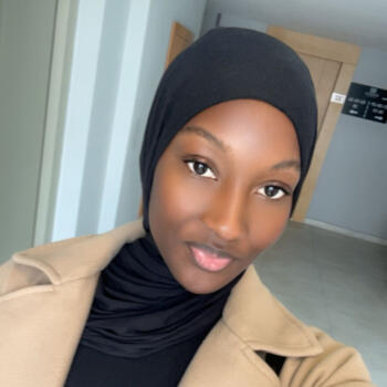 Babysitter Esenyurt: Monique