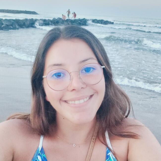 Babysitter in Charlieu: Justine