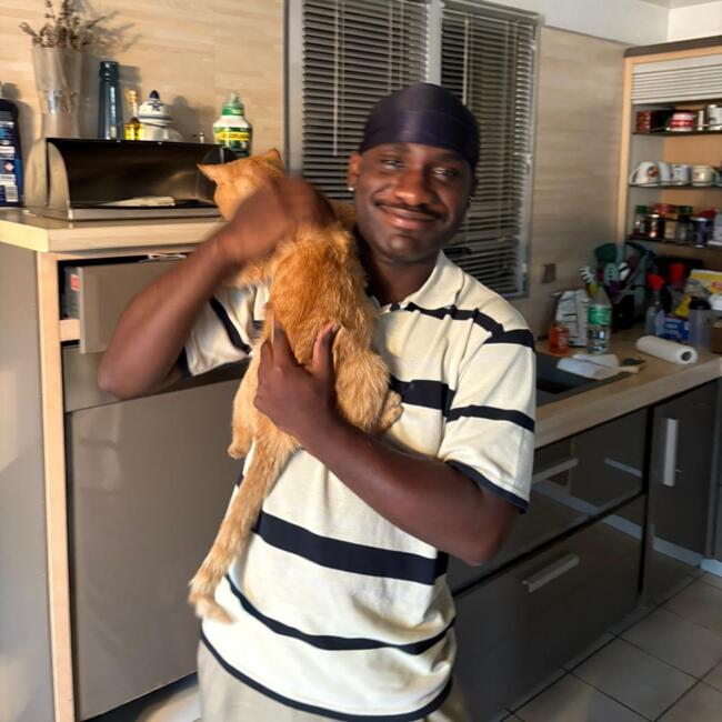 Babysitter in Paris: Latif