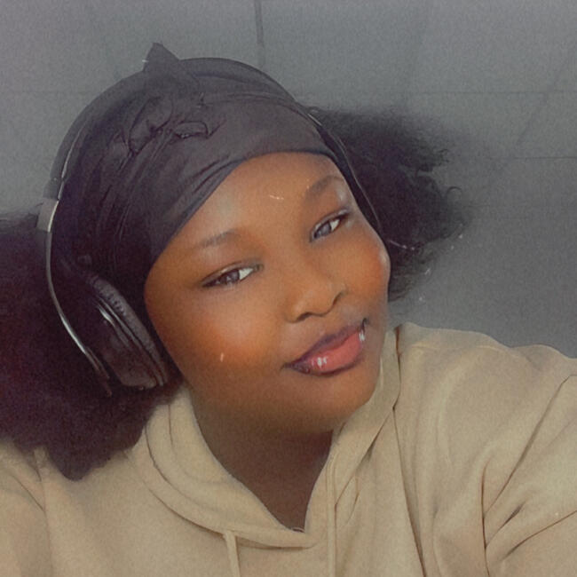 Babysitter in Harlow: Halimat