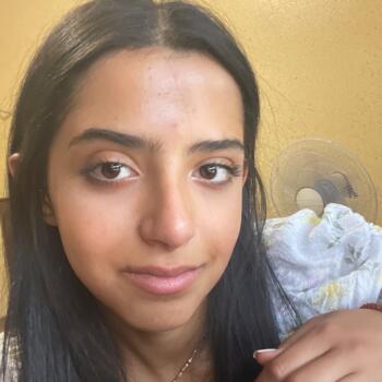 Babysitter Burnaby: Asma