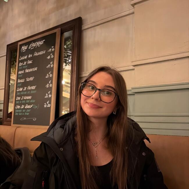 Babysitter in Paris: Méline