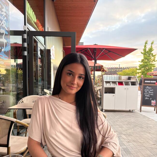 Babysitter in Lésigny: Nina