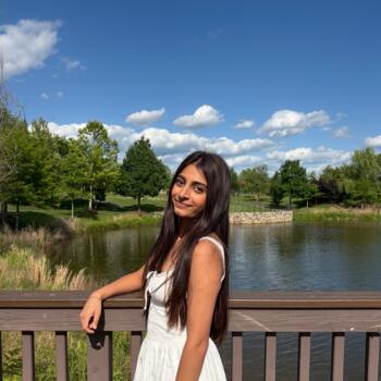 Babysitter in Chantilly: Zia