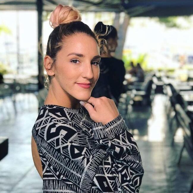 Babysitter in Athens: Αννα