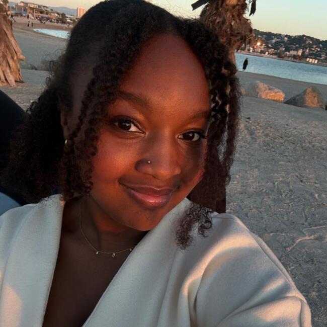 Babysitter in Marseille: Nassia