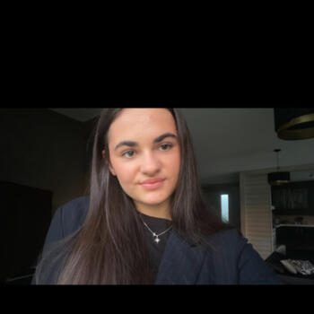 Babysitter in Louvigné: Janelle