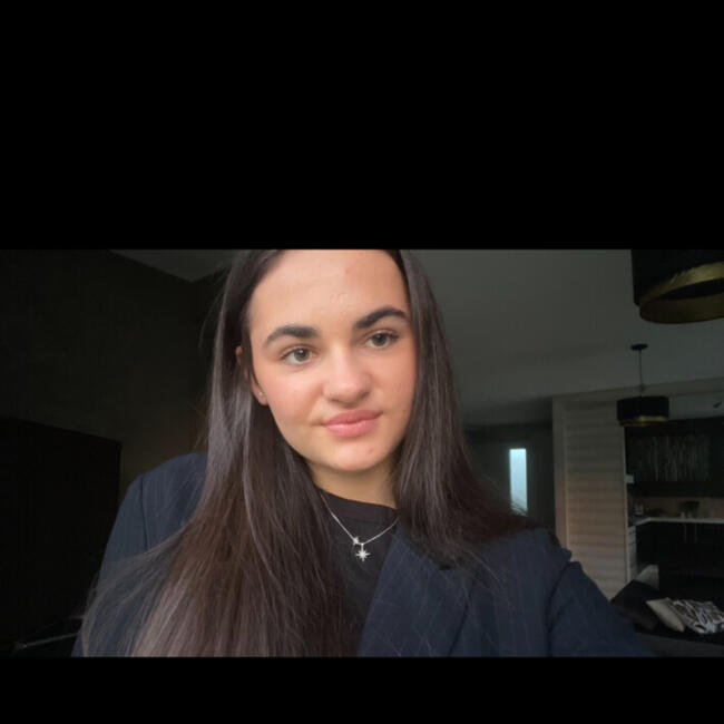 Babysitter in Louvigné: Janelle