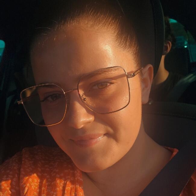 Babysitter in Val-de-Reuil: Melissa