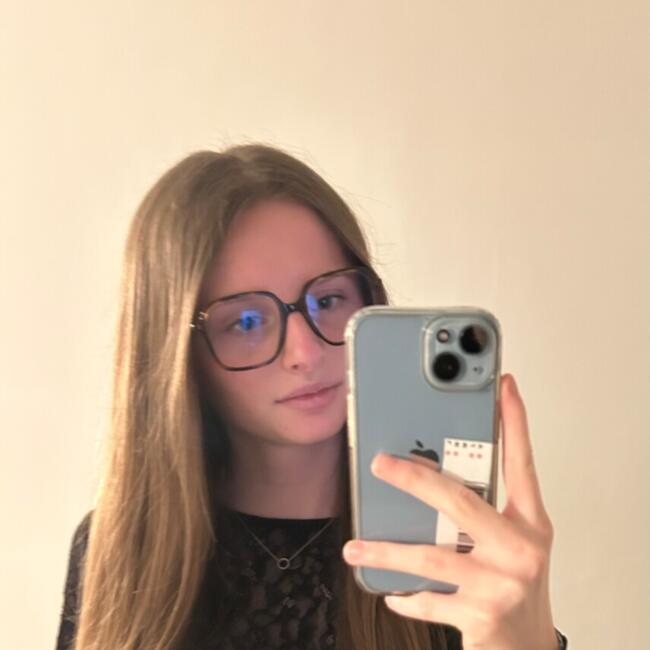 Babysitter in Wavrans-sur-l'Aa: Lena