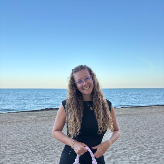 Babysitter in Manage: Chloe