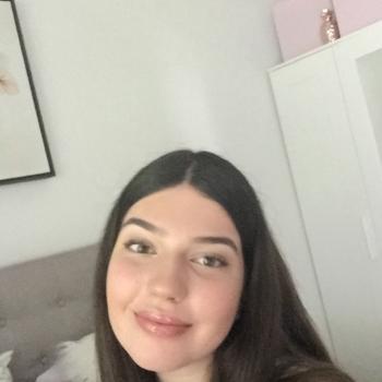 Baby-sitter Surrey: Sara