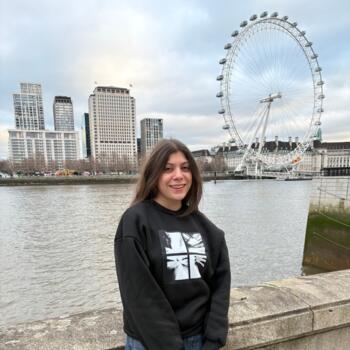 Babysitter in Nottingham: Amna