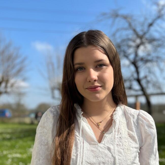 Babysitter in Tours: Lilou