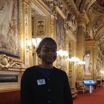 Niñera en Orly: Lea