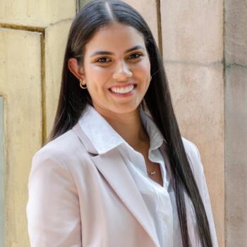 Babysitter in Auckland: Maria José