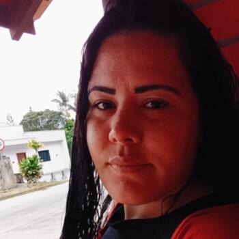 Emprego de babá em Schroeder: Jesiele