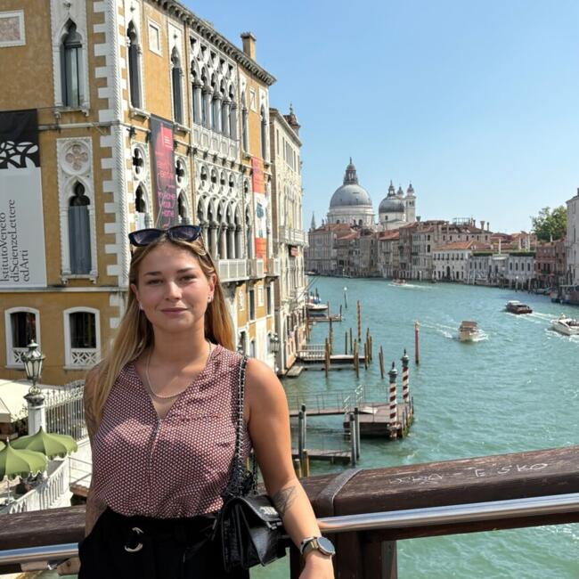 Babysitter in Court-Saint-Étienne: Marie