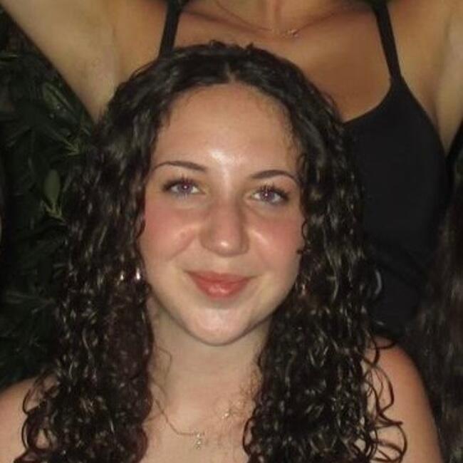 Babysitter in Neuilly-sur-Seine: Maya