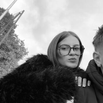 Babysitter in Saint-Ouen-des-Alleux: Manon