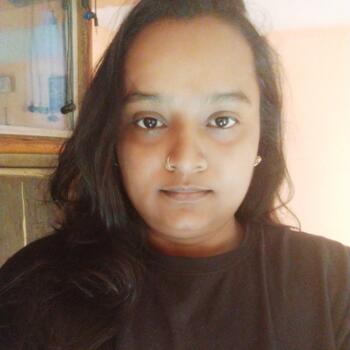 Babysitter in Surat: Neha