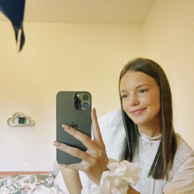 Babysitter in Roncq: Elyne