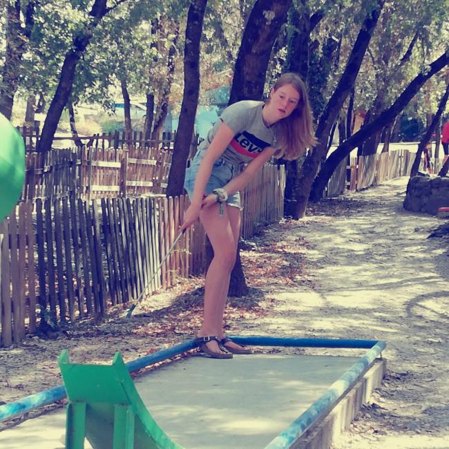 Barnvakt i Deinze: Elena