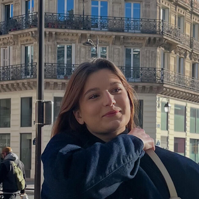 Babysitter in Paris: Eve