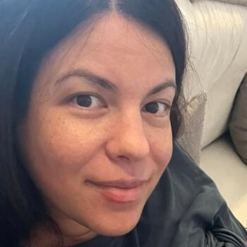 Δουλειά για babysitter στην περιοχή Περιστέρι: δουλειά φύλαξης παιδιών Αγγελική