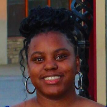 Babysitter in Bakersfield: Lynnell