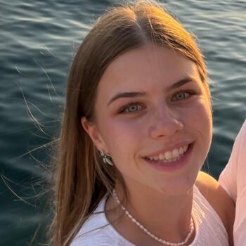 Babysitter in Adelschlag: Tina