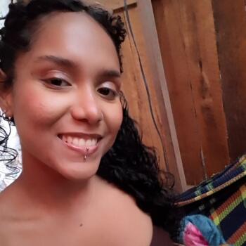 Babysitter in Belém: Annya