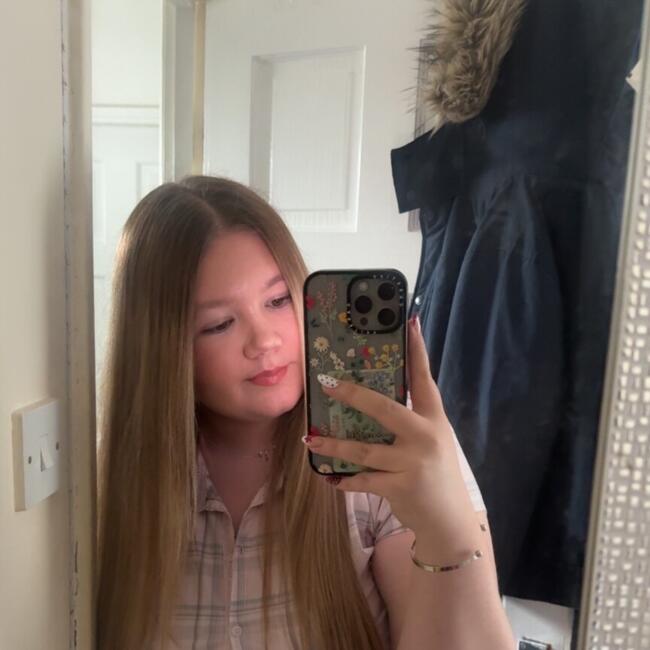 Babysitter in Brynmawr: Holly